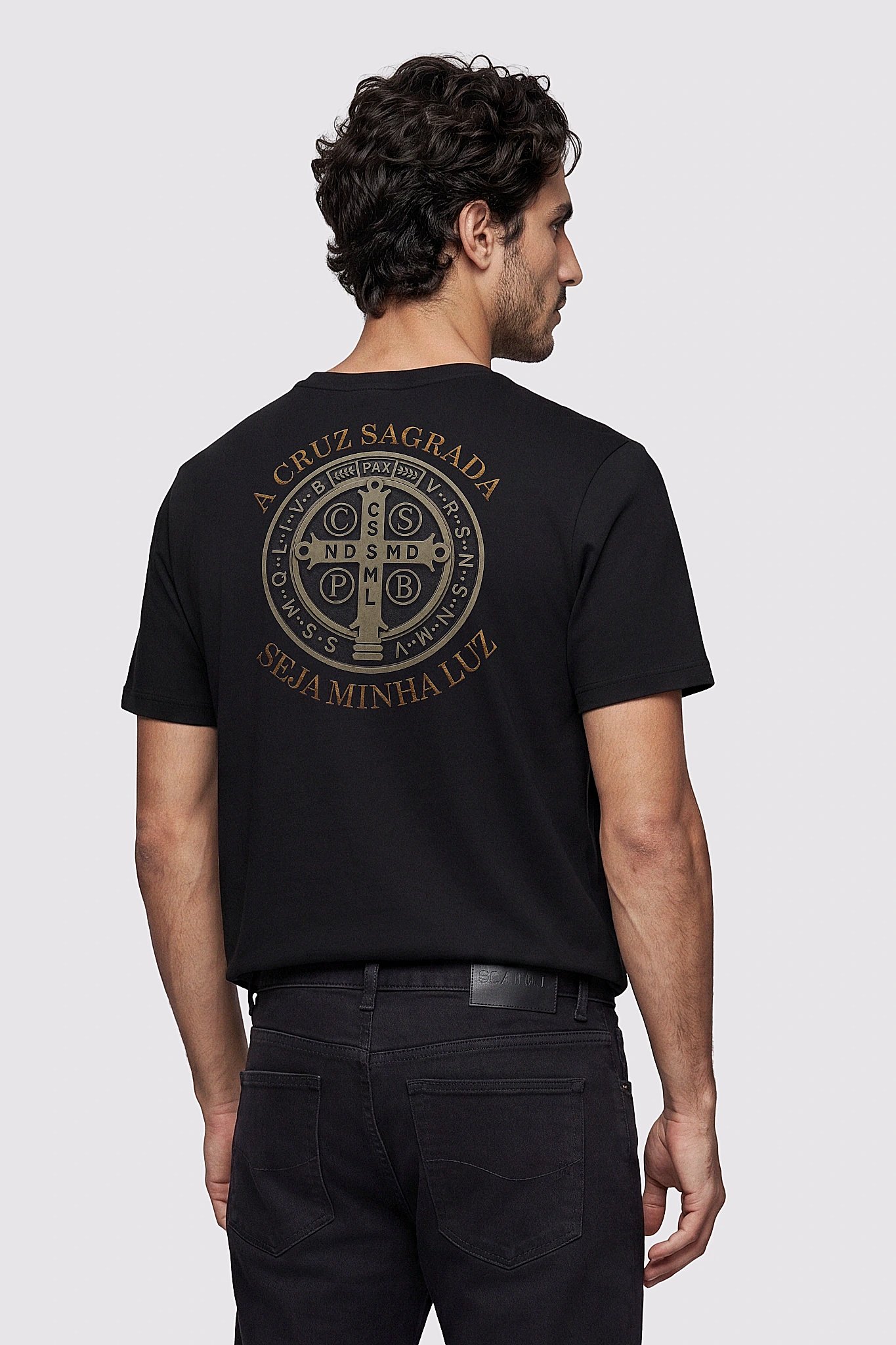 Camiseta Oversized Cruz Sagrada Seja A Minha Luz - Masculino