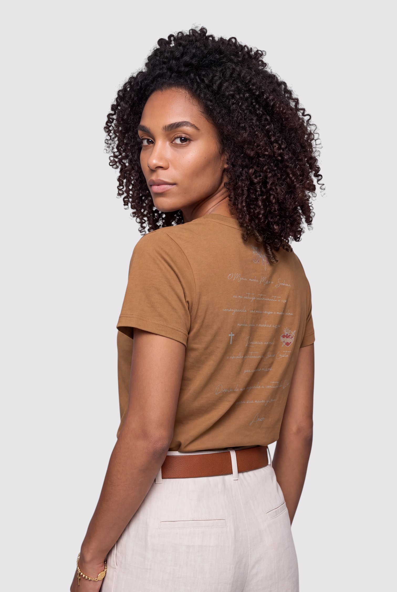 T-Shirt Rosas Marianas - Feminino